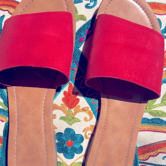 GAP Shoes - BOGO 🏷 Nice Red Sandal Slide🌹